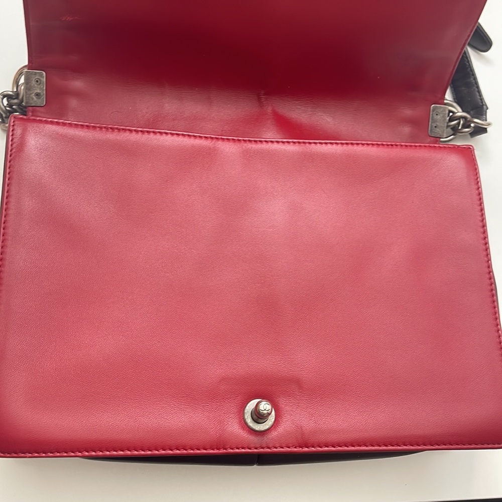 Chanel Lambskin Quilted Large Boy Bag flap, Black with Red piping - Picture 4 of 15